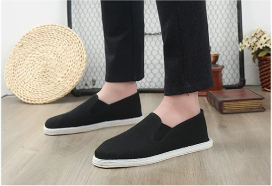 Men's traditional Beijing handmade leather shoes