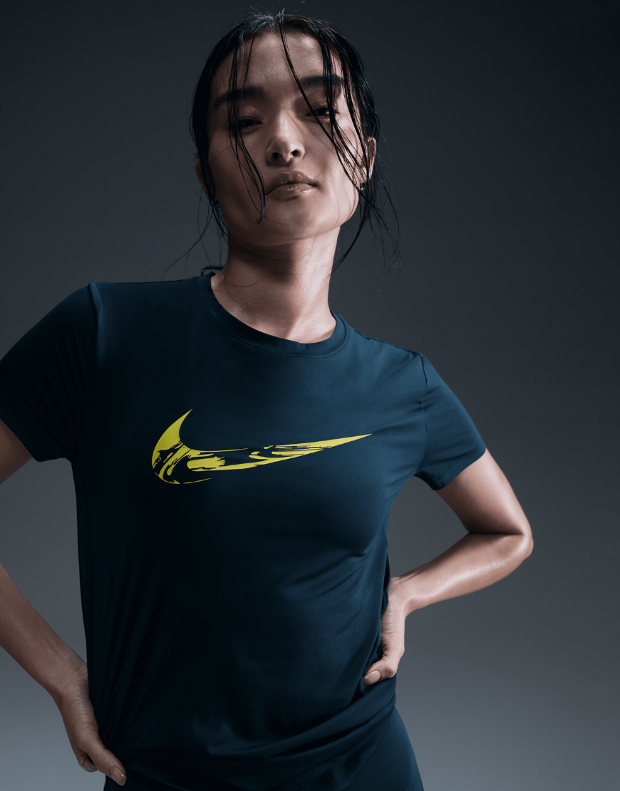 Women's Dri-FIT Short-Sleeve Graphic Top :Armoury Navy