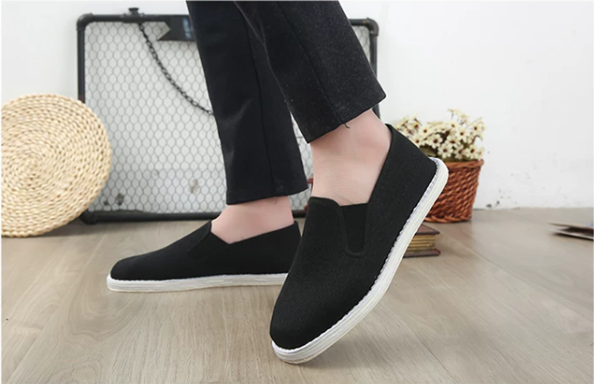 Men's traditional Beijing handmade leather shoes