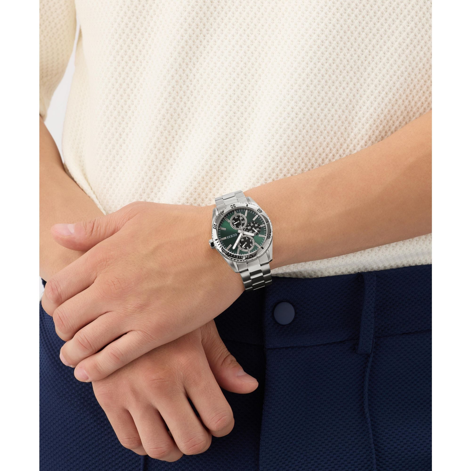 Guess Mens Silver Tone Analogue Watch GW1061G1