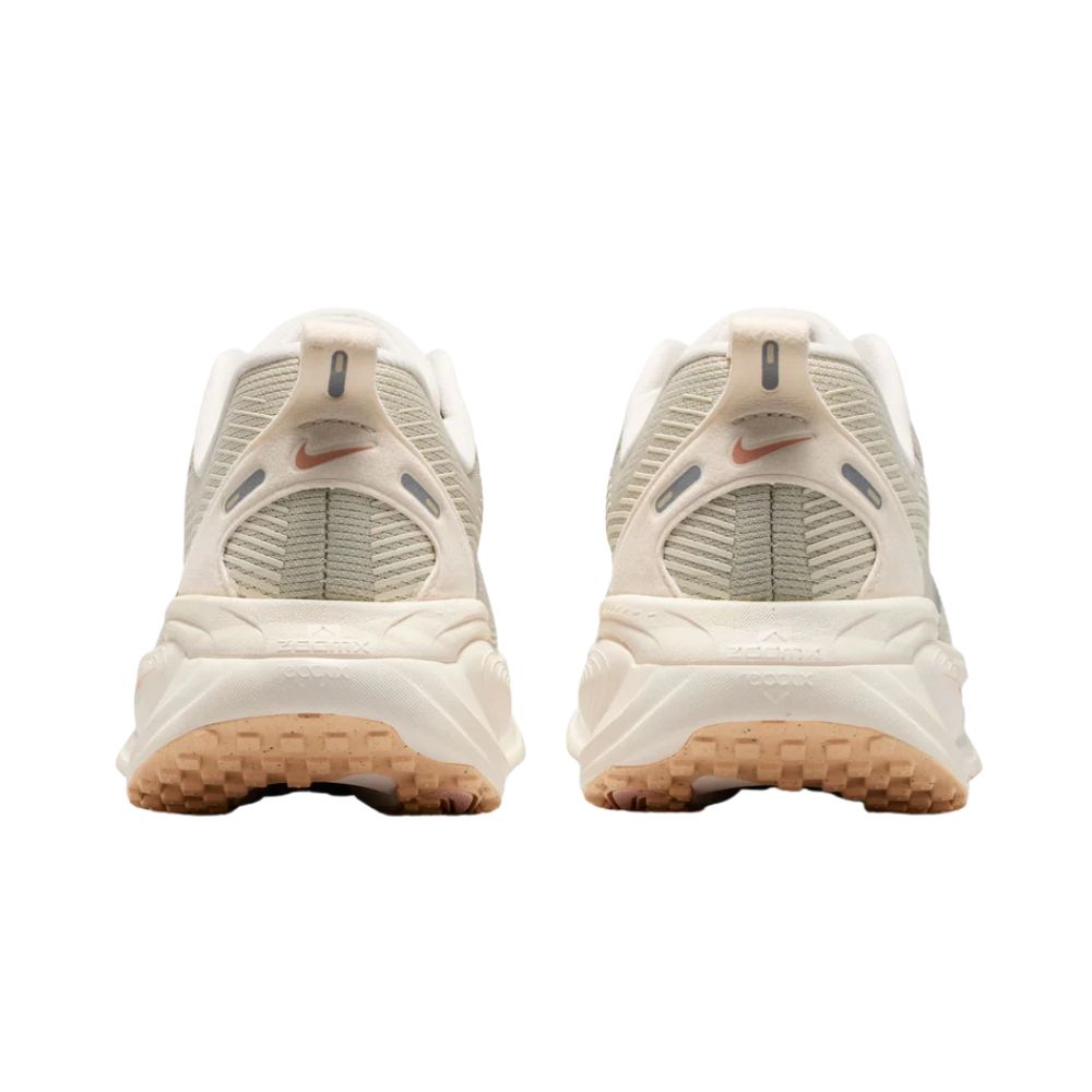 Vomero 18 Women's :Light Bone | Metallic Silver